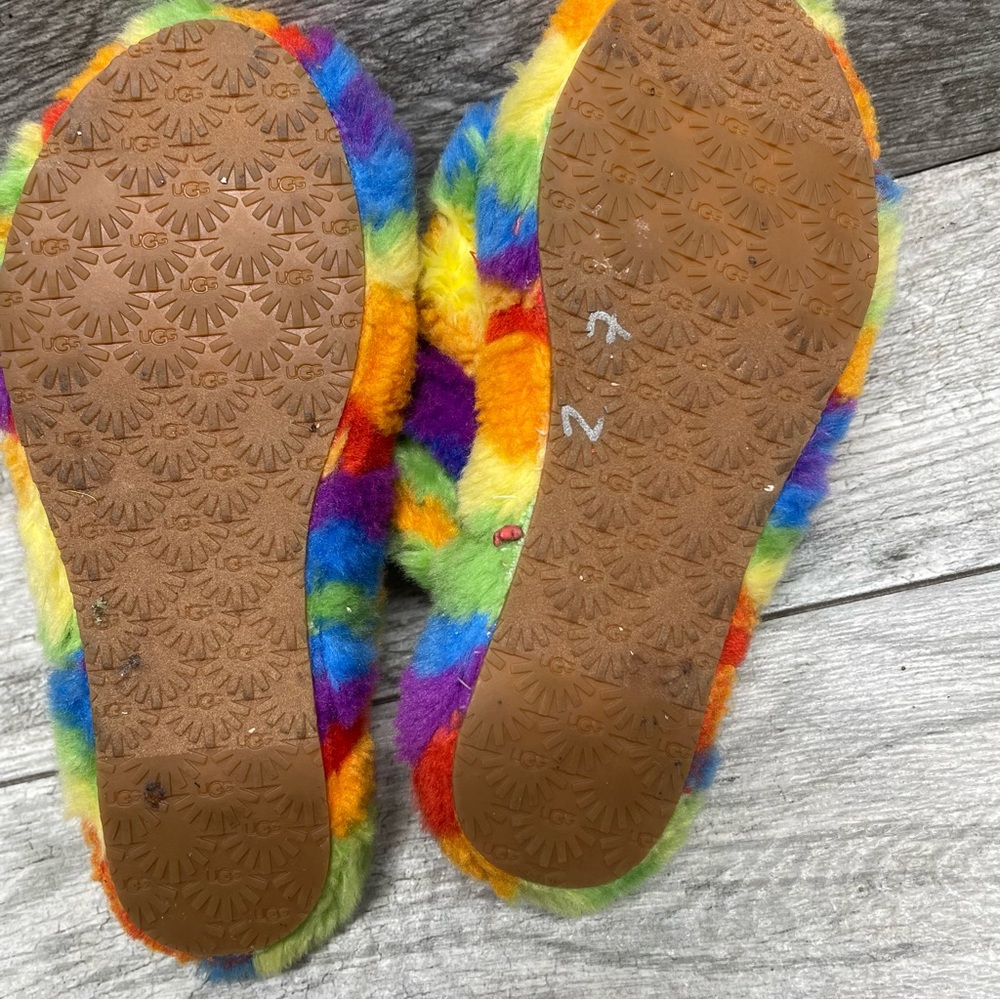 UGG Big Kids' Fluff Yeah Cali Collage Slide Rainbow Stripes Size 3 - Picture 7 of 7